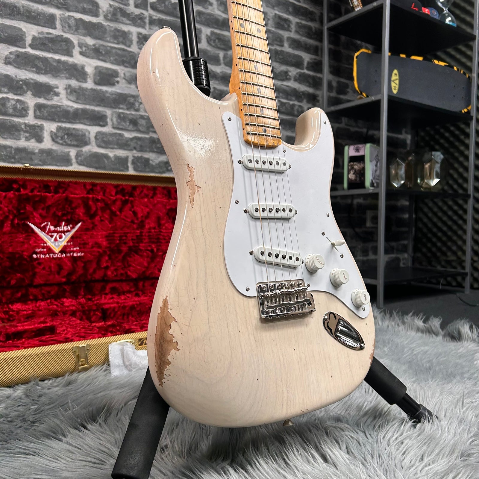 Fender Custom Shop Limited Edition Fat 1954 Stratocaster Electric Guitar Aged White Blonde - Relic Finish w/ Closet Classic Hardware - 9236091148