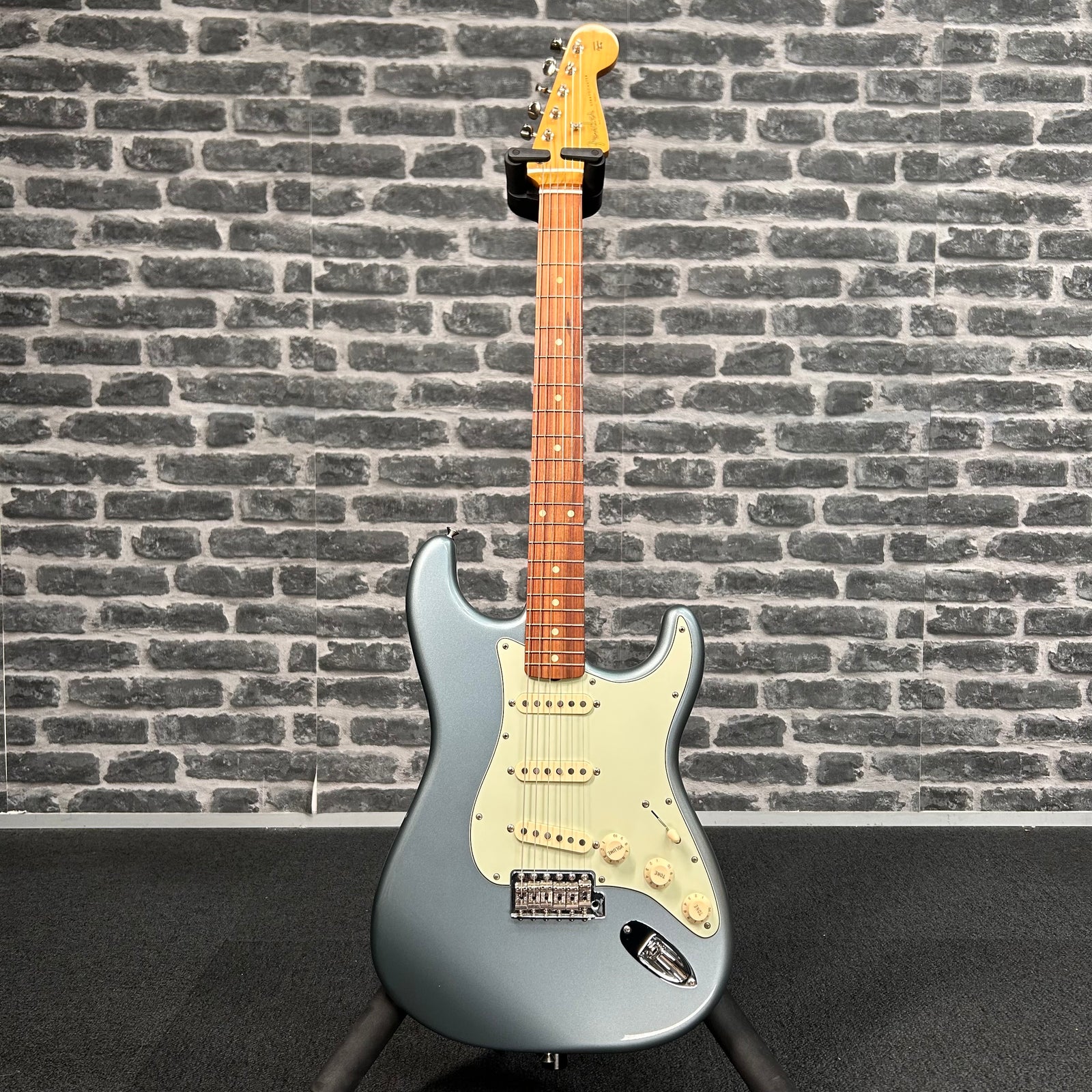 Fender Vintera 60s Stratocaster Electric Guitar PF Ice Blue Metallic - MIM 0149983383 - PREOWNED