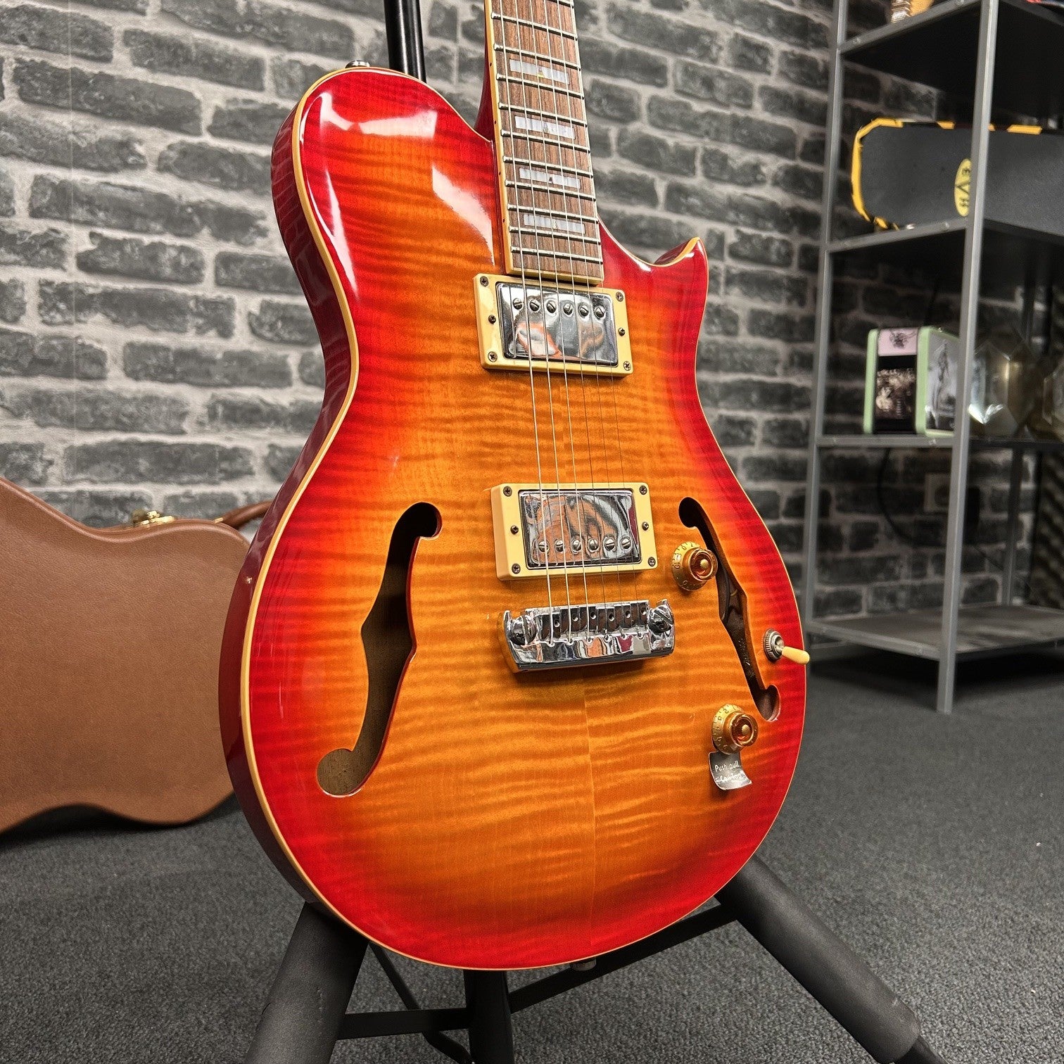 Cort CL 1400 Electric Guitar Semi-Hollow Cherry Red Sunburst - PREOWNED