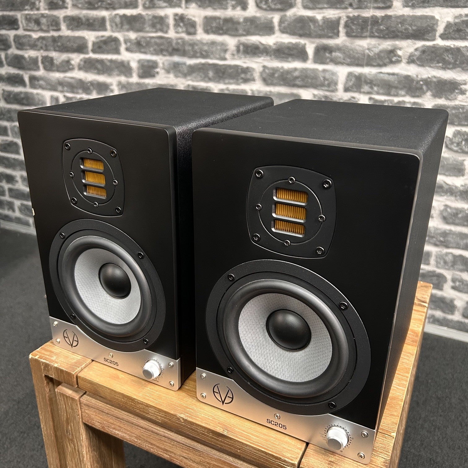 2x EVE Audio SC 205 Studio Monitor Nearfield 2-Way 5inch - Pair - EX-DISPLAY