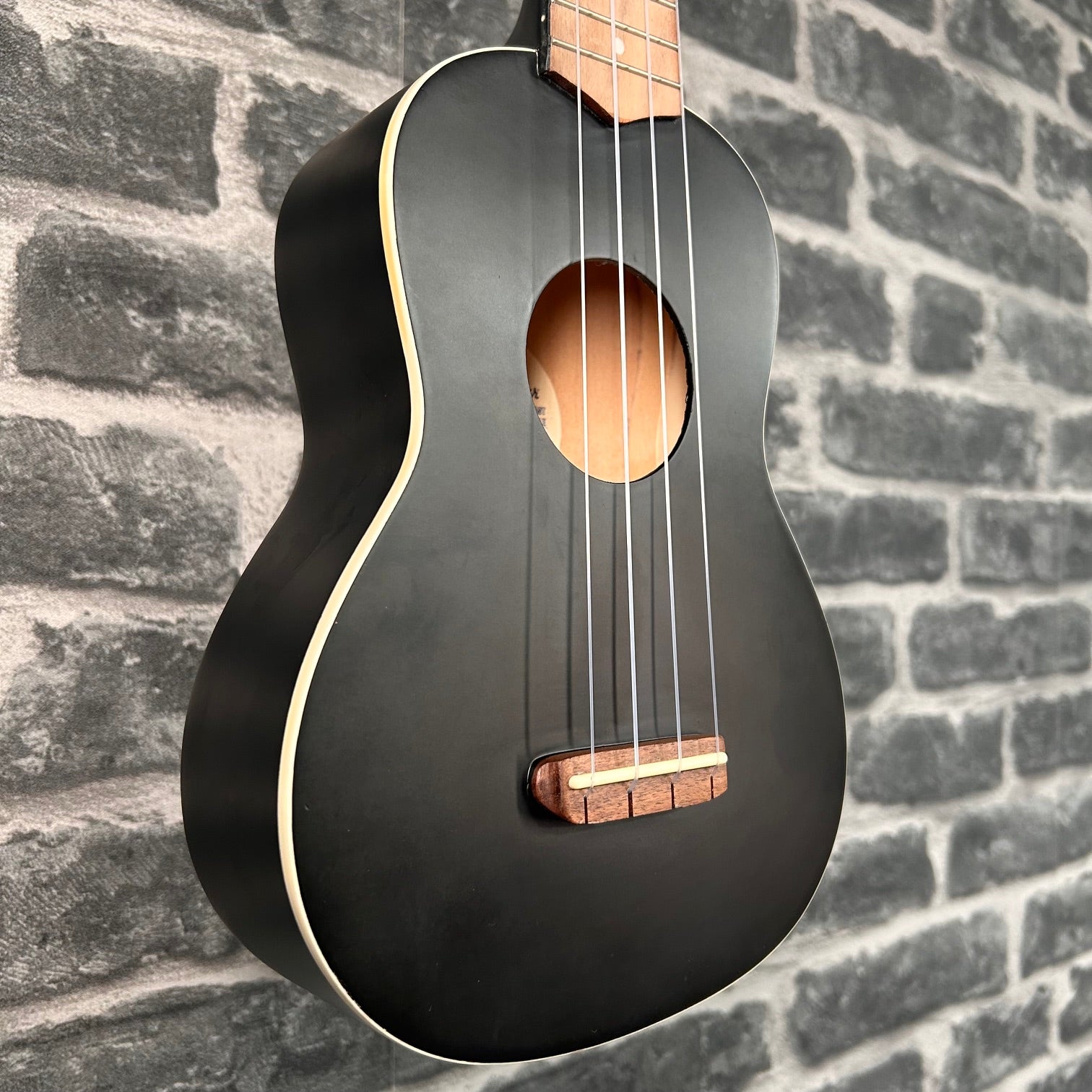 Fender Venice Soprano Ukulele Black Uke - 0971610706 - MINOR BLEMISH