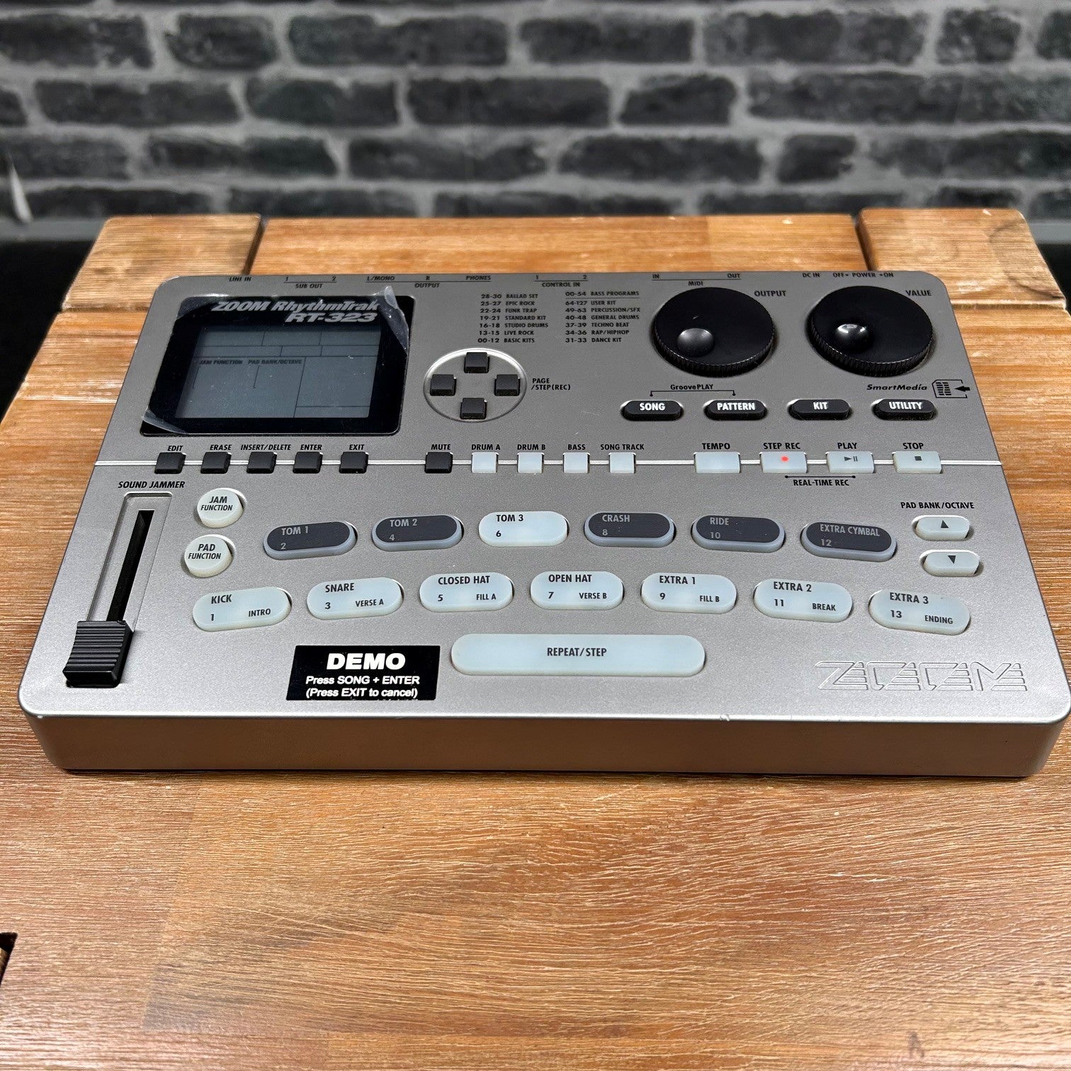 Zoom RhythmTrak RT-323 Drum Machine - PREOWNED