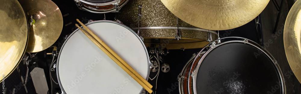 Drumsticks & Accessories