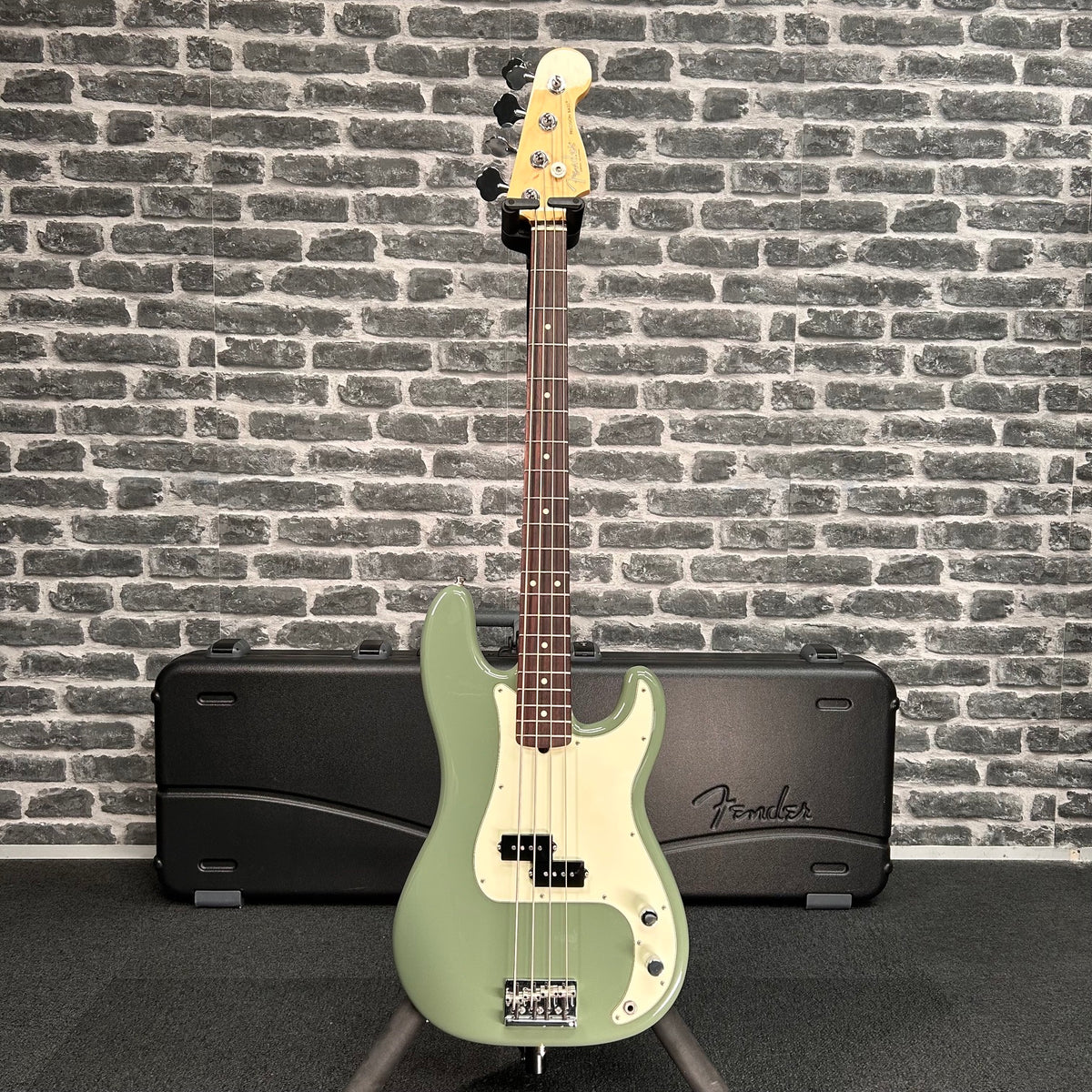 Fender American Professional Precision Bass Guitar Rosewood Fingerboard Antique Olive - 0193610776 - PREOWNED