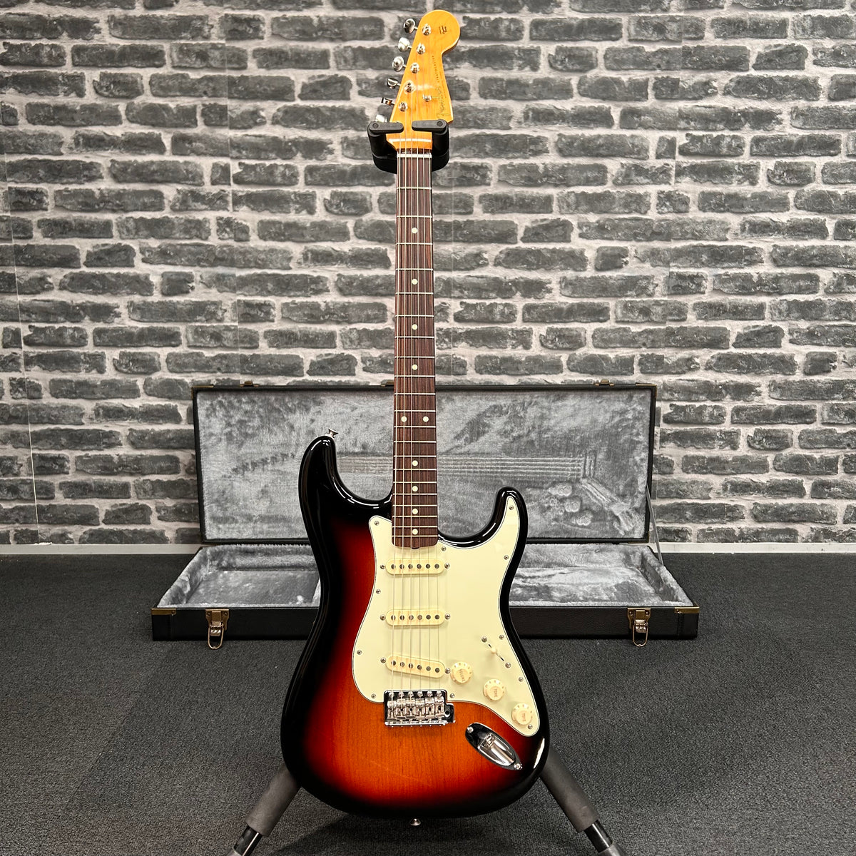 Fender Vintera II 60s Stratocaster Electric Guitar RW 3-Color Sunburst - MIM 0149020300 - PREOWNED