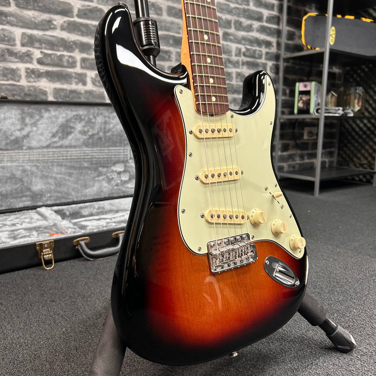Fender Vintera II 60s Stratocaster Electric Guitar RW 3-Color Sunburst - MIM 0149020300 - PREOWNED
