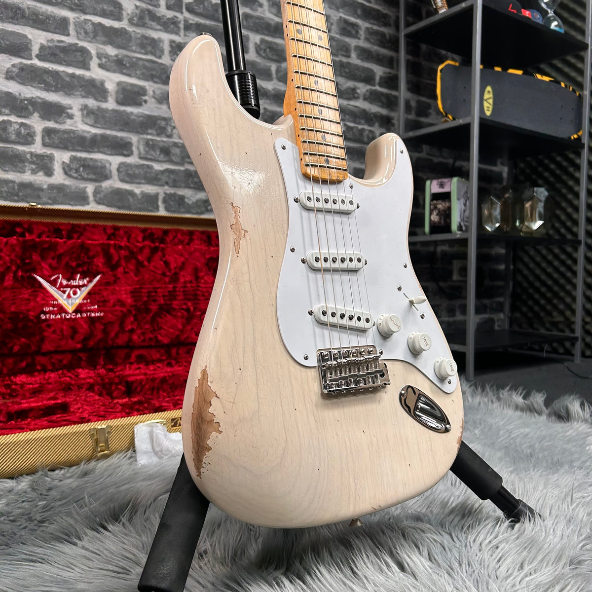Fender Custom Shop Limited Edition Fat 1954 Stratocaster Electric Guitar Aged White Blonde - Relic Finish w/ Closet Classic Hardware - 9236091148