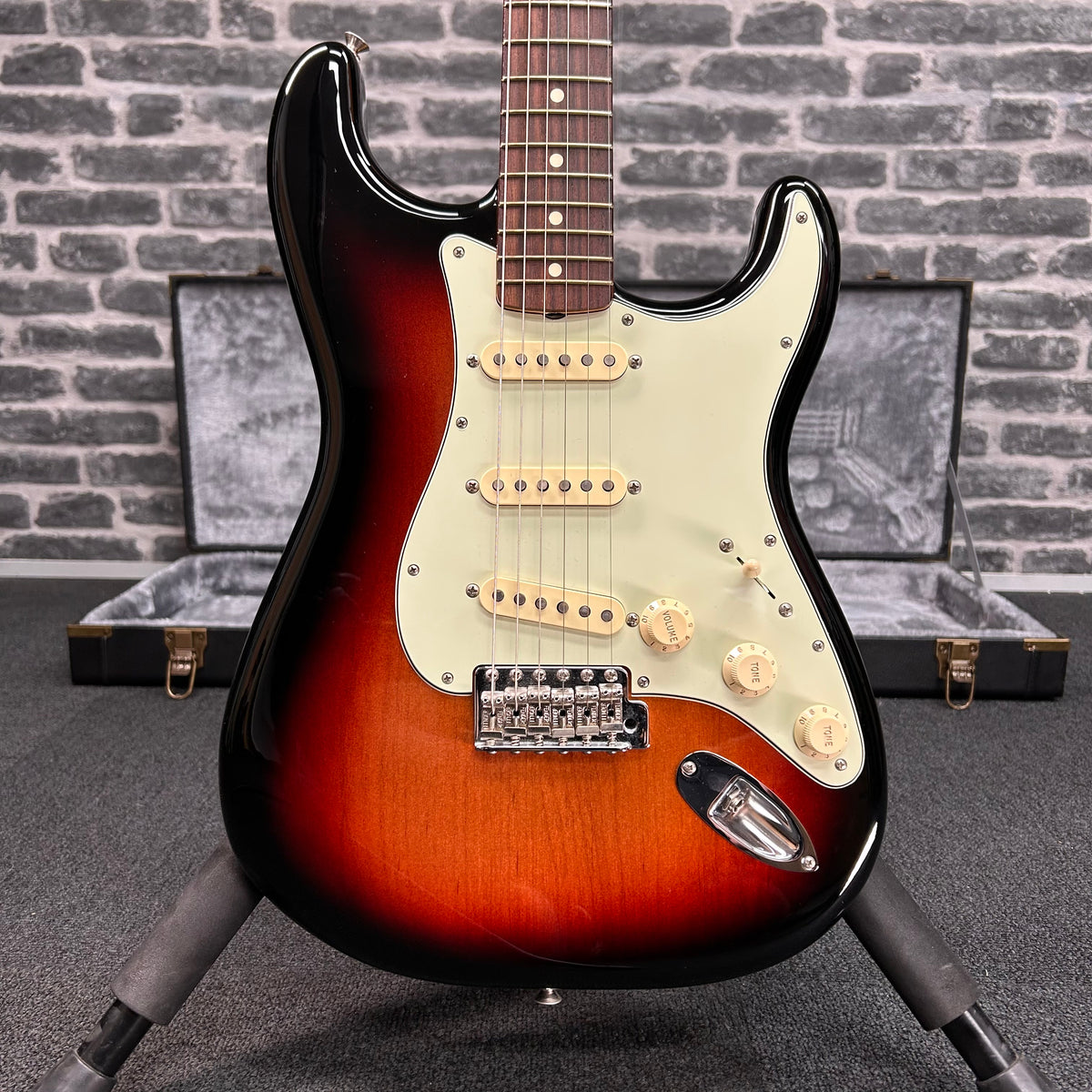 Fender Vintera II 60s Stratocaster Electric Guitar RW 3-Color Sunburst - MIM 0149020300 - PREOWNED