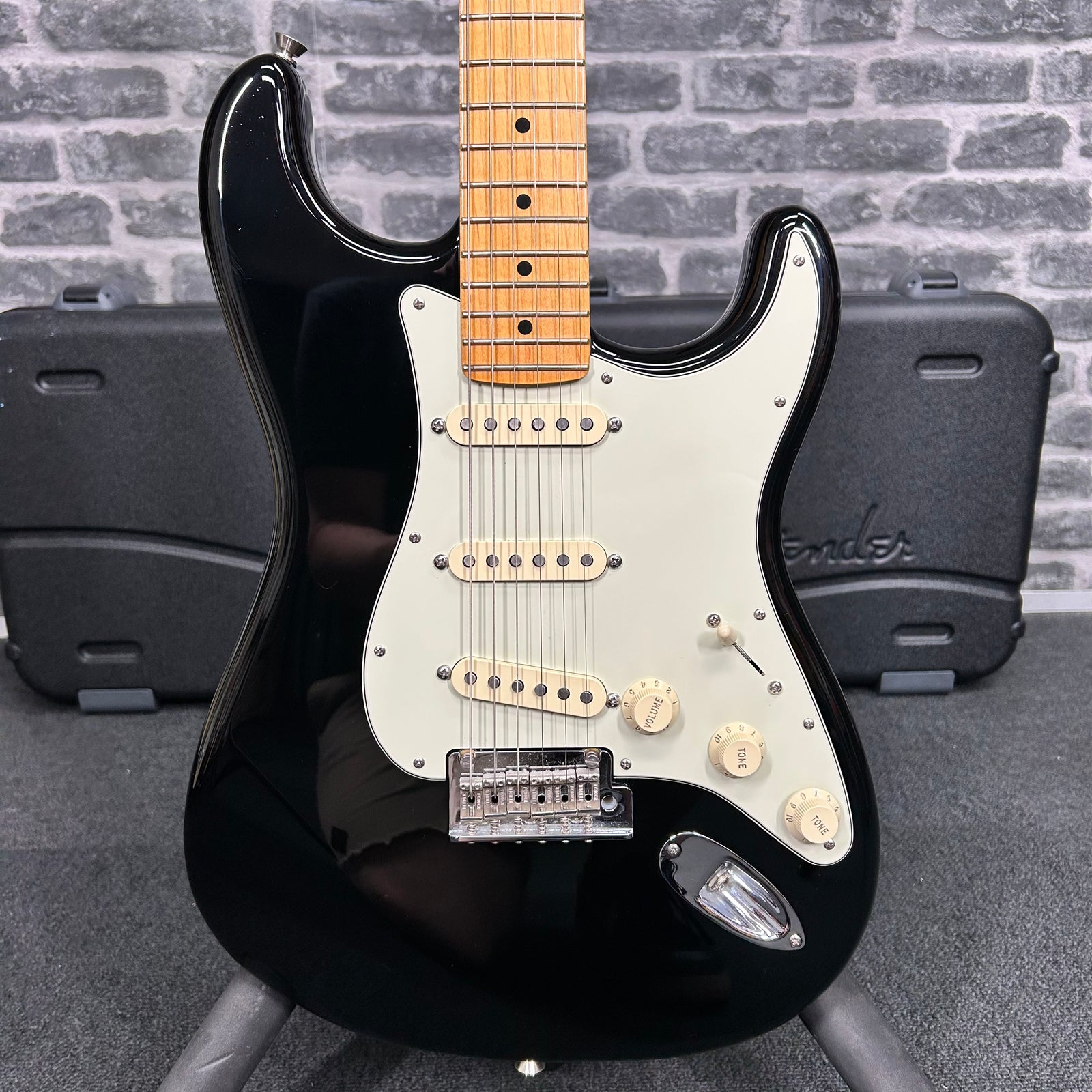 Fender American Professional II Stratocaster Electric Guitar Maple Fingerboard Black - 0113902706 - PREOWNED