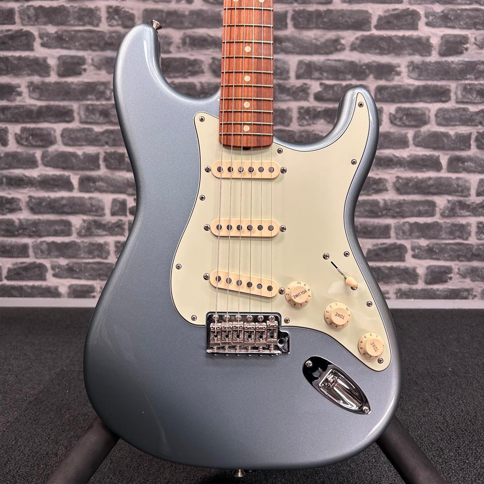 Fender Vintera 60s Stratocaster Electric Guitar PF Ice Blue Metallic - MIM 0149983383 - PREOWNED