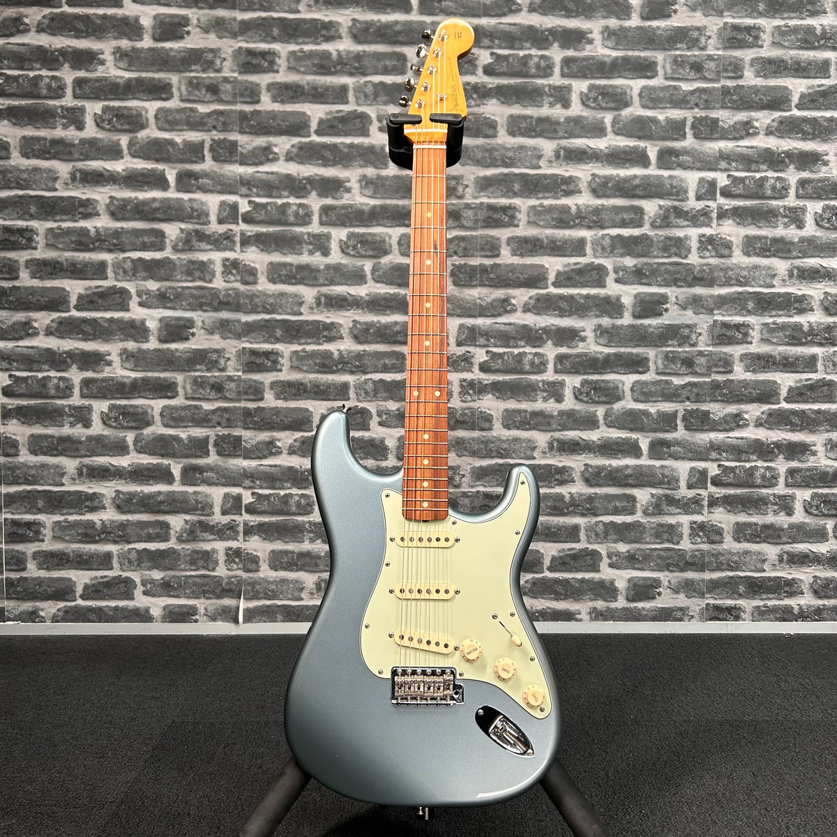 Fender Vintera 60s Stratocaster Electric Guitar PF Ice Blue Metallic - MIM 0149983383 - PREOWNED