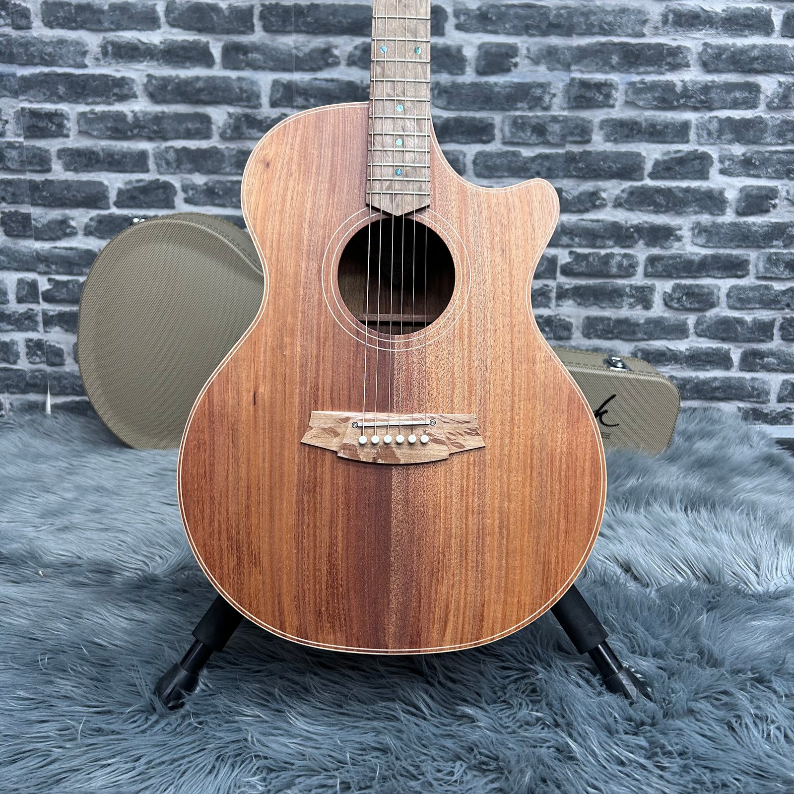Cole Clark Touring 2 Series AN Grand Auditorium Acoustic Guitar - Australian Blackwood Face, Back & Sides w/ Pickup & Cutaway