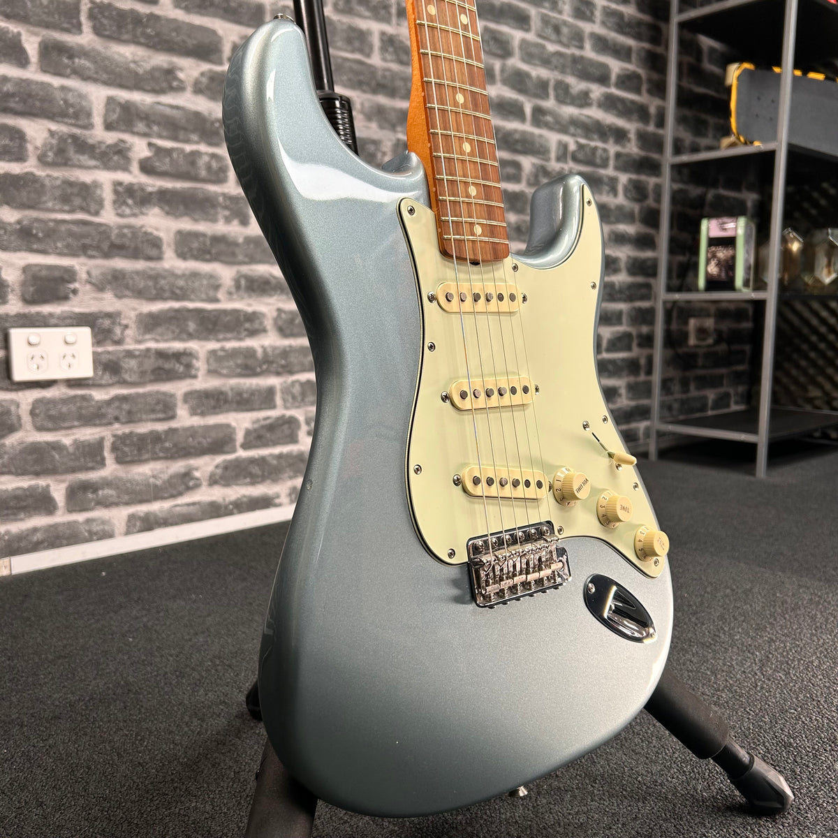 Fender Vintera 60s Stratocaster Electric Guitar PF Ice Blue Metallic - MIM 0149983383 - PREOWNED