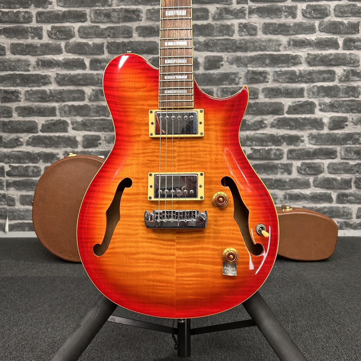 Cort CL 1400 Electric Guitar Semi-Hollow Cherry Red Sunburst - PREOWNED