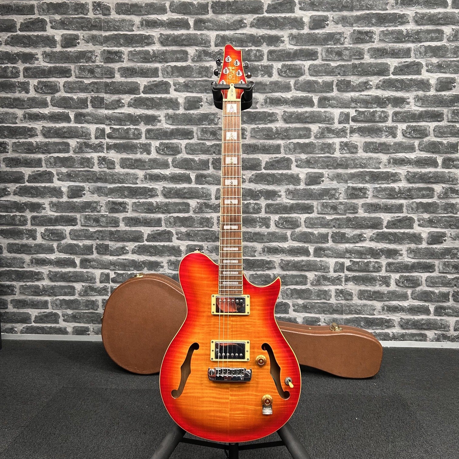 Cort CL 1400 Electric Guitar Semi-Hollow Cherry Red Sunburst - PREOWNED