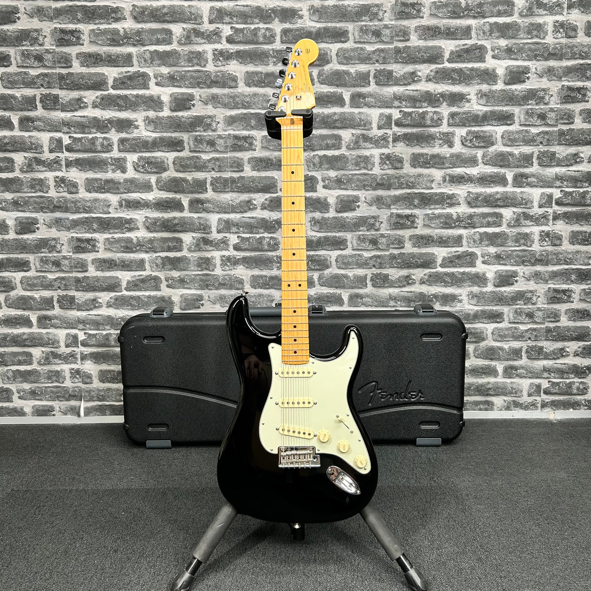 Fender American Professional II Stratocaster Electric Guitar Maple Fingerboard Black - 0113902706 - PREOWNED