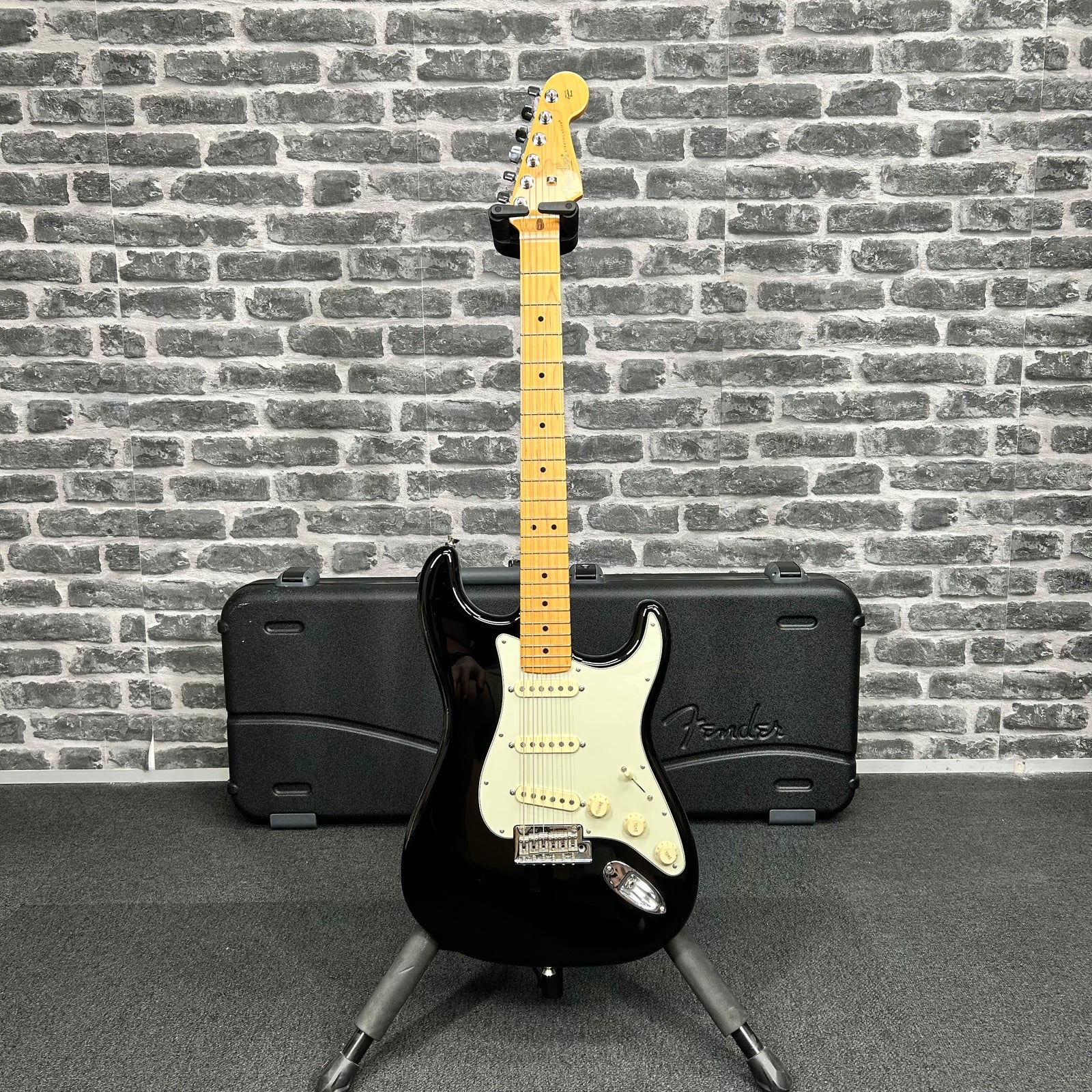 Fender American Professional II Stratocaster Electric Guitar Maple Fingerboard Black - 0113902706 - PREOWNED