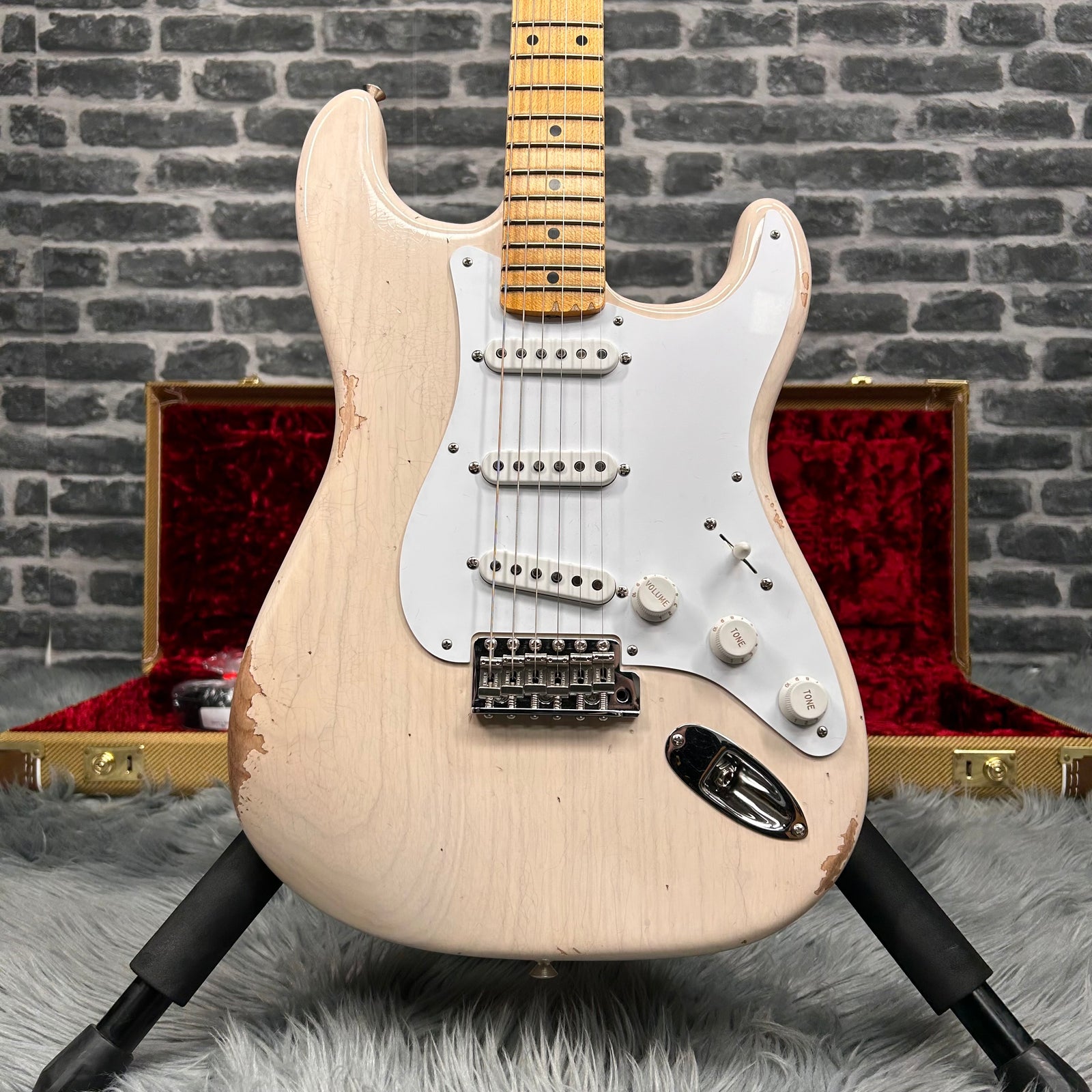 Fender Custom Shop Limited Edition Fat 1954 Stratocaster Electric Guitar Aged White Blonde - Relic Finish w/ Closet Classic Hardware - 9236091148