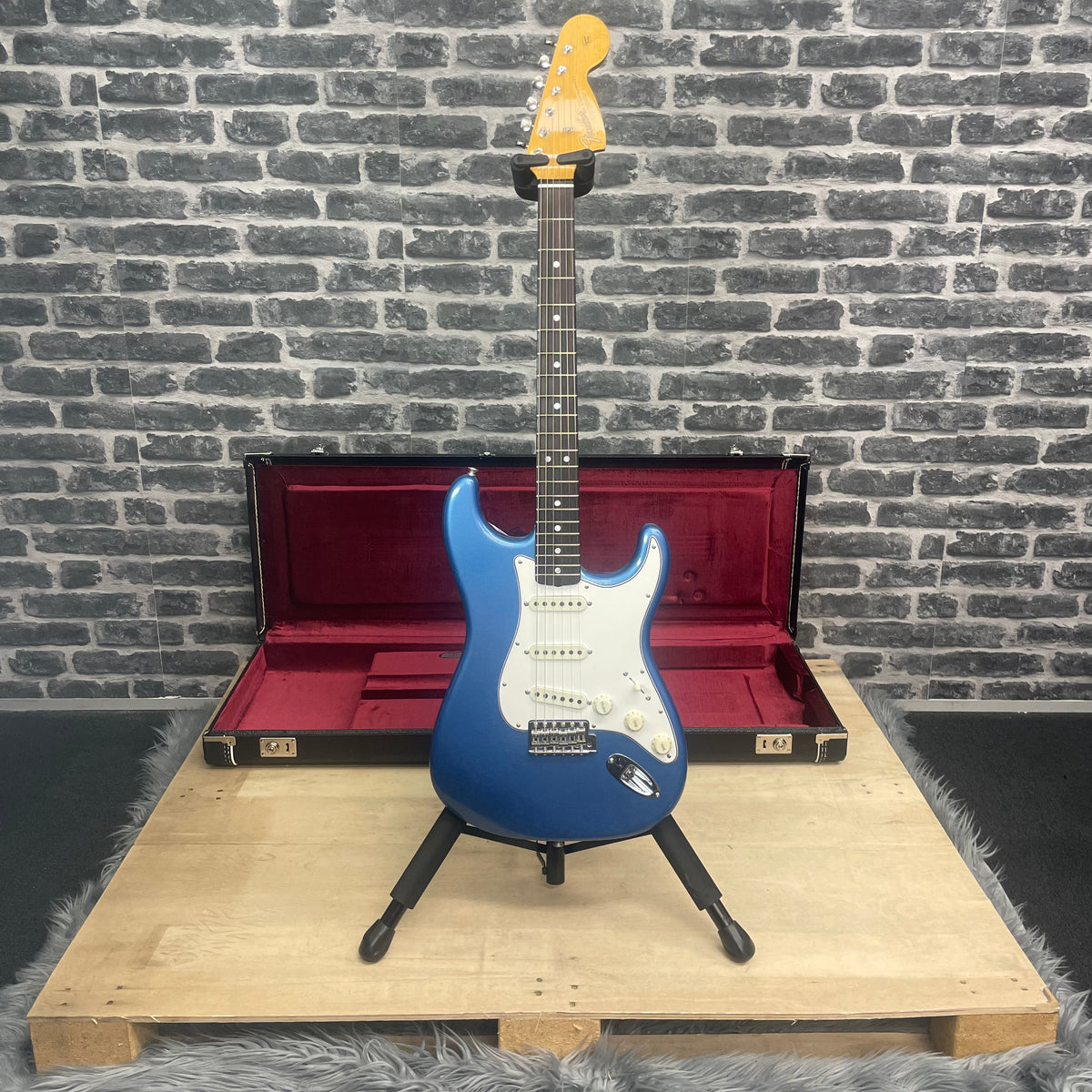 Fender Custom Shop Limited Edition 1966 Stratocaster Electric Guitar Aged Lake Placid Blue - Deluxe Closet Classic - 9236910199