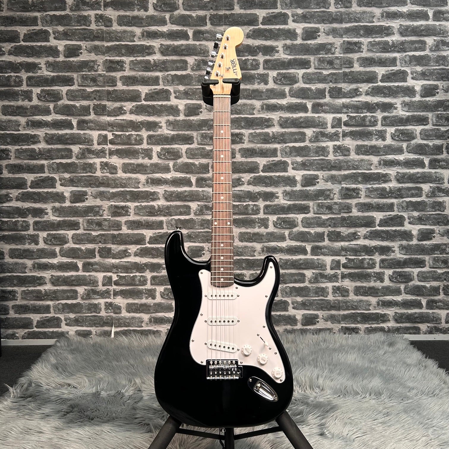 MAX Electric Guitar Black - PREOWNED