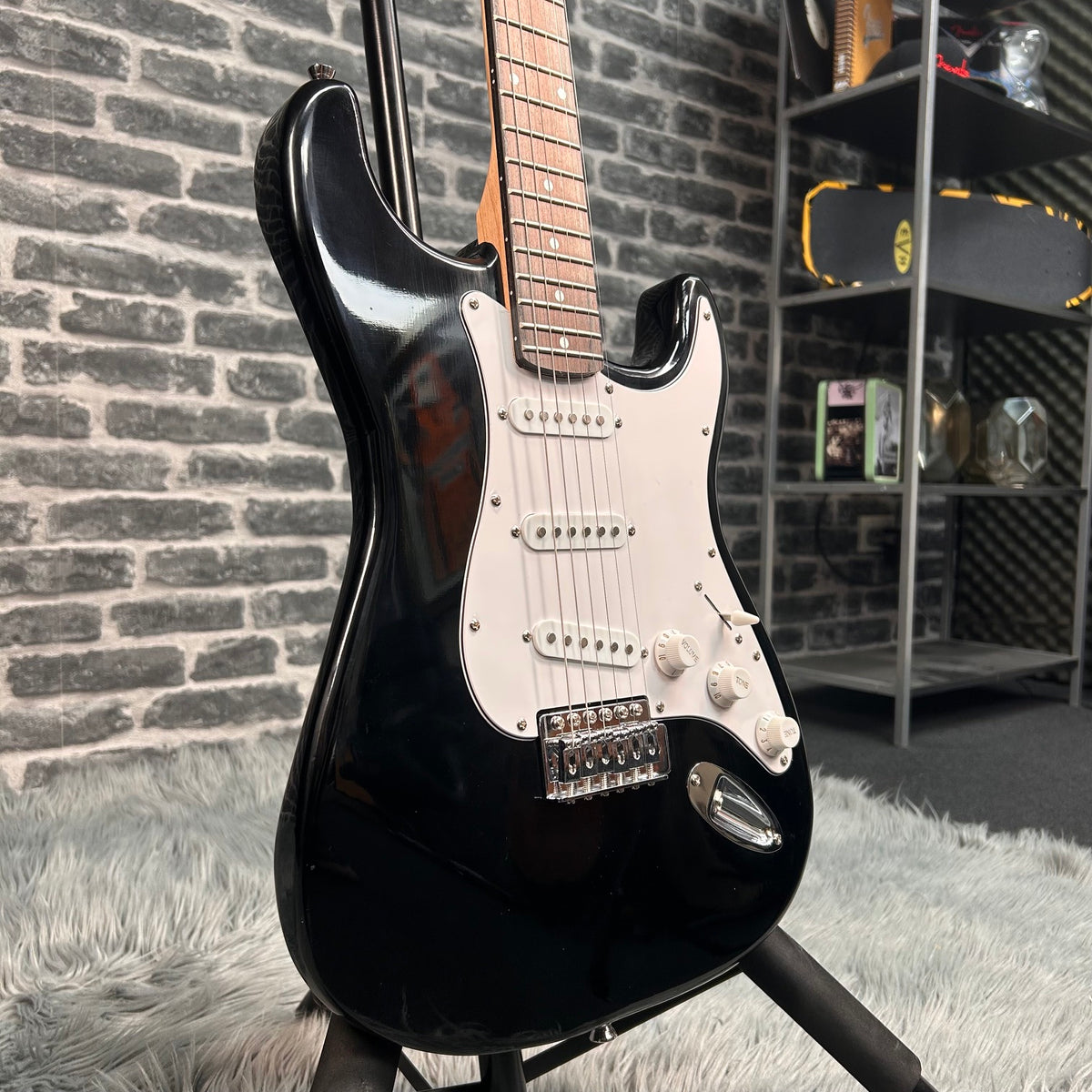 MAX Electric Guitar Black - PREOWNED