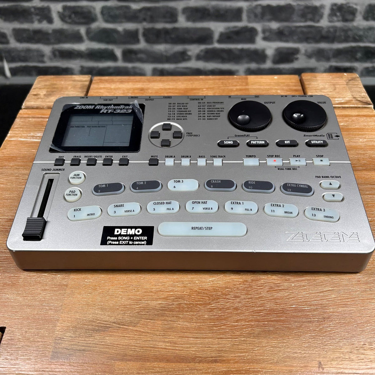 Zoom RhythmTrak RT-323 Drum Machine - PREOWNED